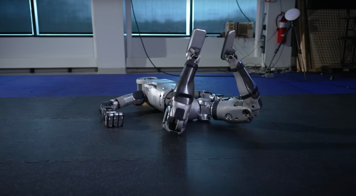 Los robots humanoides están aprendiendo a caer bien